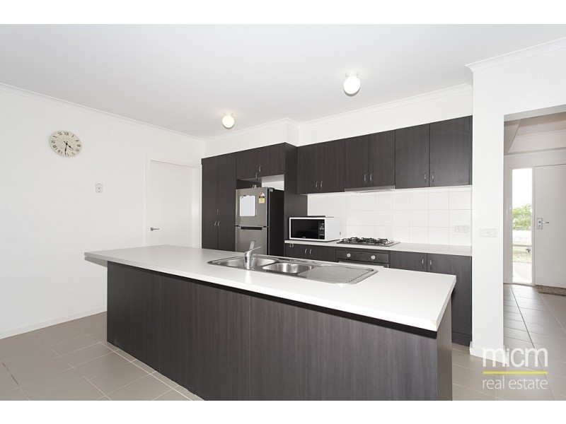 10 Santa Cruz View, Point Cook VIC 3030