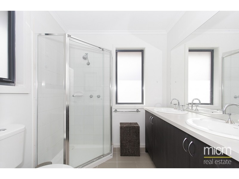 10 Santa Cruz View, Point Cook VIC 3030