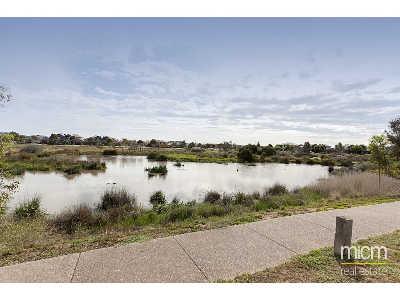 10 Santa Cruz View, Point Cook VIC 3030