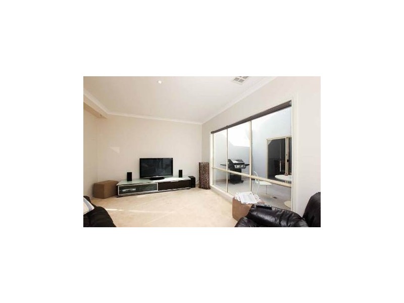 8 East Cornhill Drive, Point Cook VIC 3030