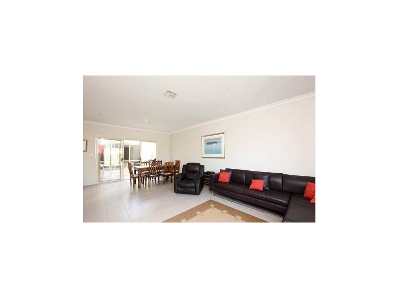 8 East Cornhill Drive, Point Cook VIC 3030