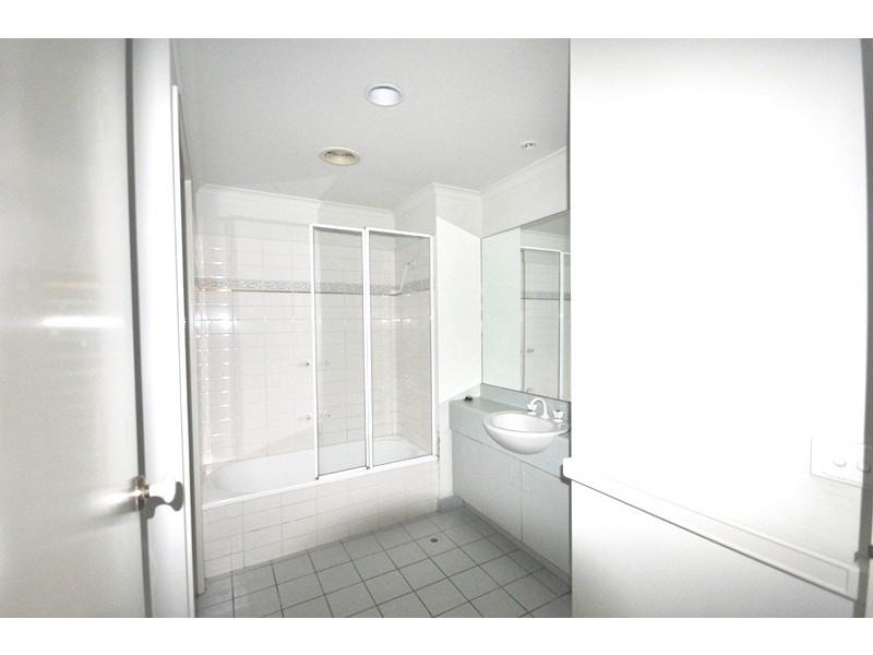 REF 23091/16 Courtney Street, North Melbourne VIC 3051