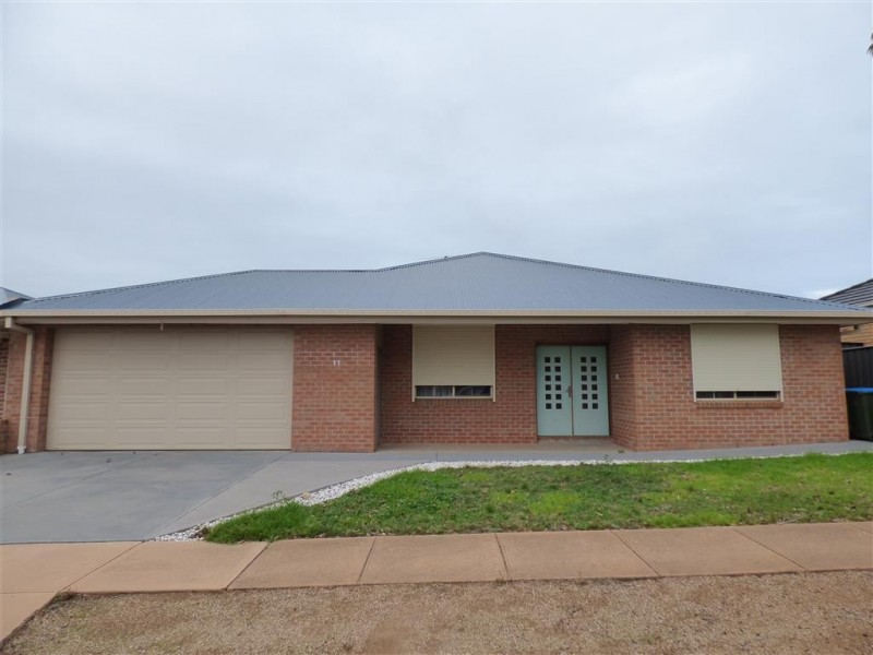 11 Whitlam Green, Point Cook VIC 3030