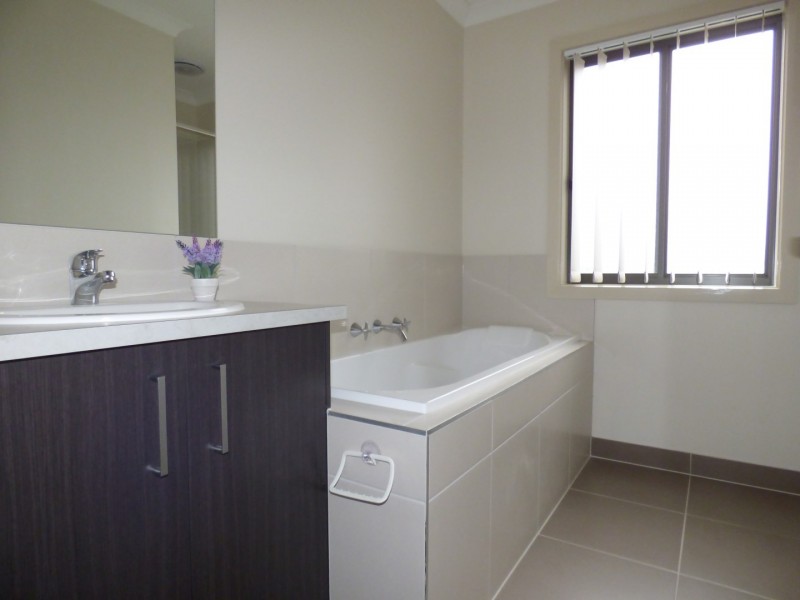 2 Gillian Place, Point Cook VIC 3030