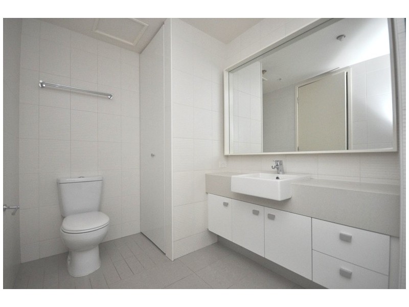 REF 23103/63 Whiteman Street, Southbank VIC 3006