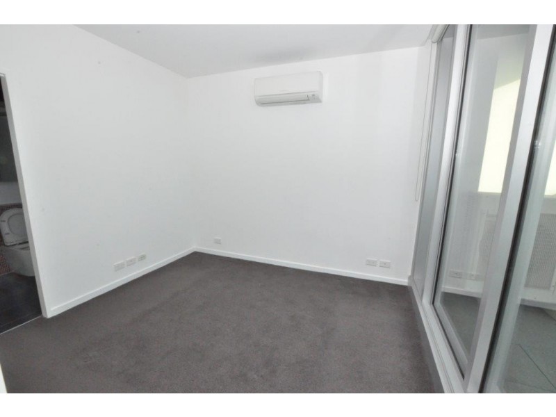 2202/231 Harbour Esplanade, Docklands VIC 3008