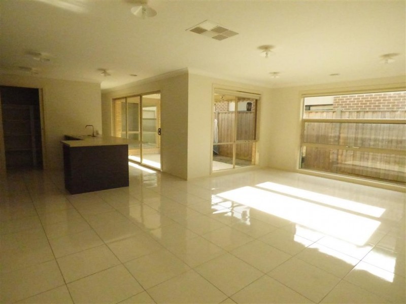 13 Bribie Way, Point Cook VIC 3030