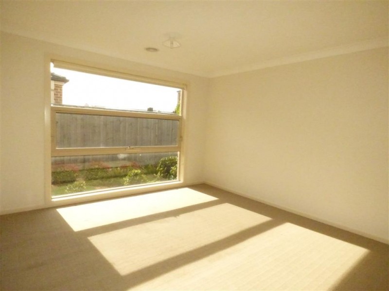 13 Bribie Way, Point Cook VIC 3030