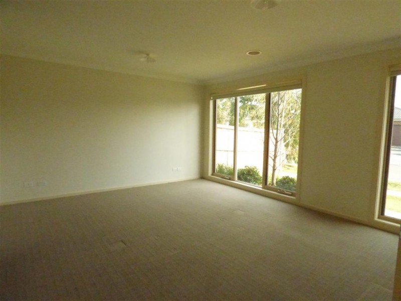 13 Bribie Way, Point Cook VIC 3030