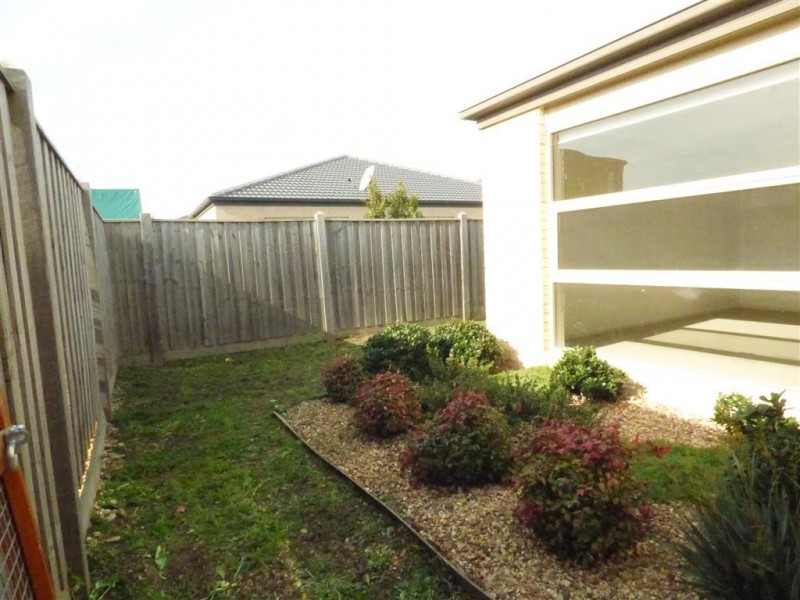 13 Bribie Way, Point Cook VIC 3030