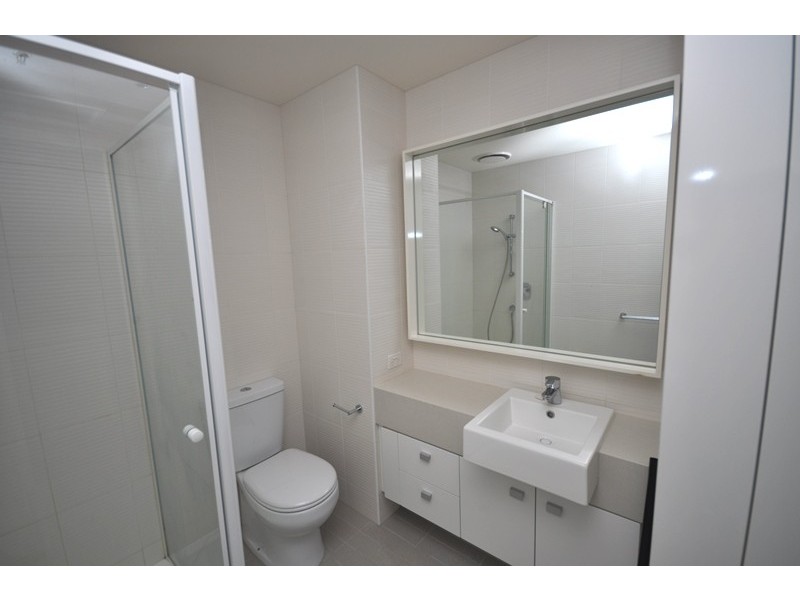 REF 23125/63 Whiteman Street, Southbank VIC 3006