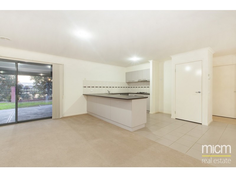 8 La Rochelle Boulevard, Point Cook VIC 3030