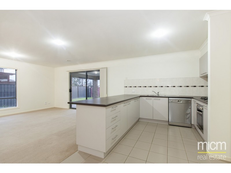 8 La Rochelle Boulevard, Point Cook VIC 3030