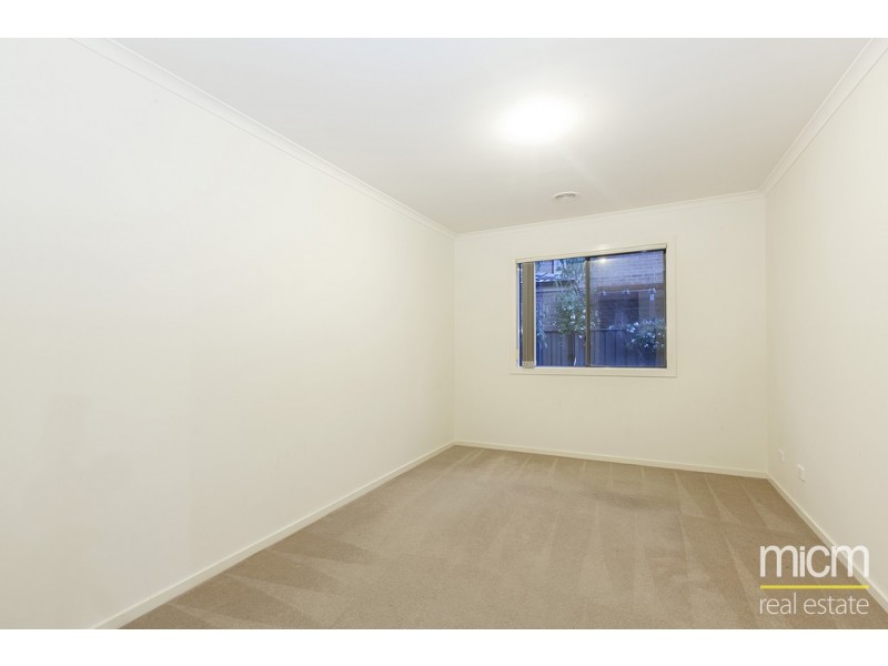 8 La Rochelle Boulevard, Point Cook VIC 3030