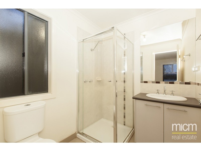 8 La Rochelle Boulevard, Point Cook VIC 3030