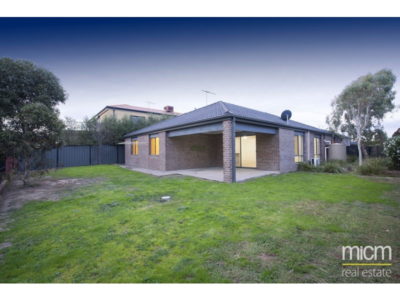 8 La Rochelle Boulevard, Point Cook VIC 3030