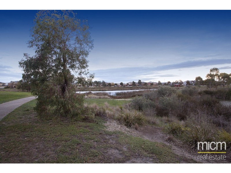 8 La Rochelle Boulevard, Point Cook VIC 3030