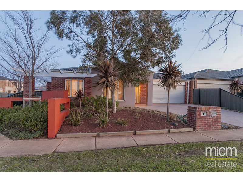 17 Bronhill Vista, Point Cook VIC 3030