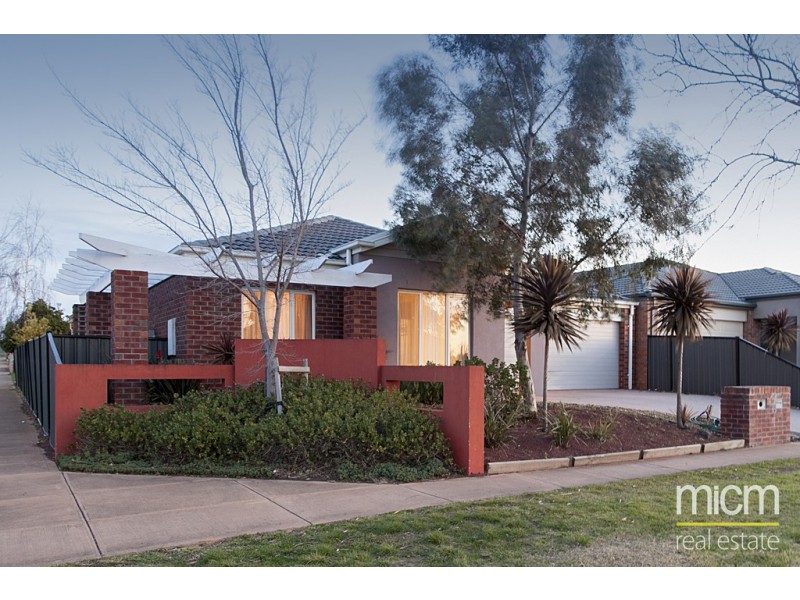 17 Bronhill Vista, Point Cook VIC 3030