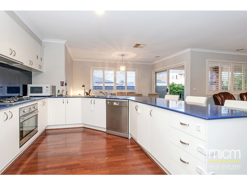 17 Bronhill Vista, Point Cook VIC 3030