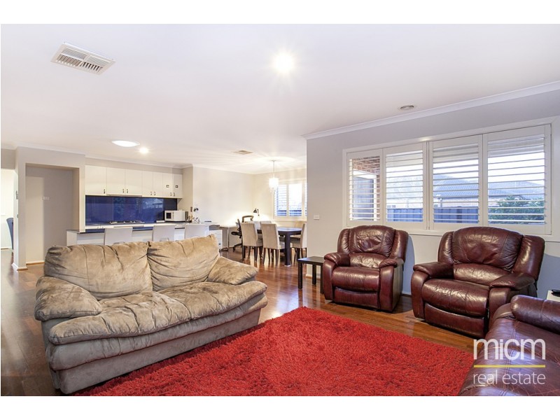 17 Bronhill Vista, Point Cook VIC 3030