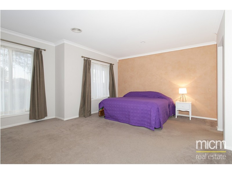 17 Bronhill Vista, Point Cook VIC 3030