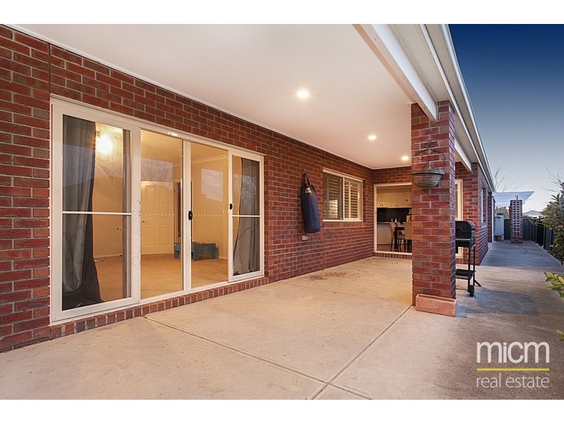 17 Bronhill Vista, Point Cook VIC 3030