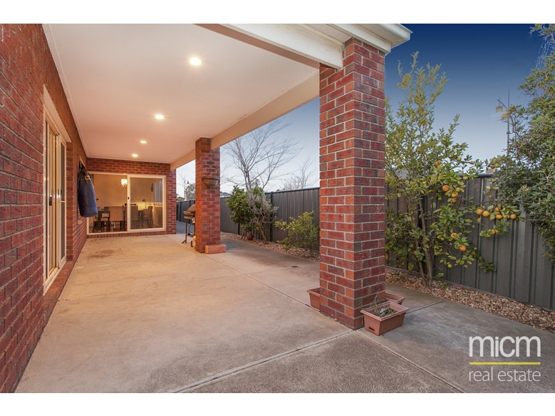 17 Bronhill Vista, Point Cook VIC 3030