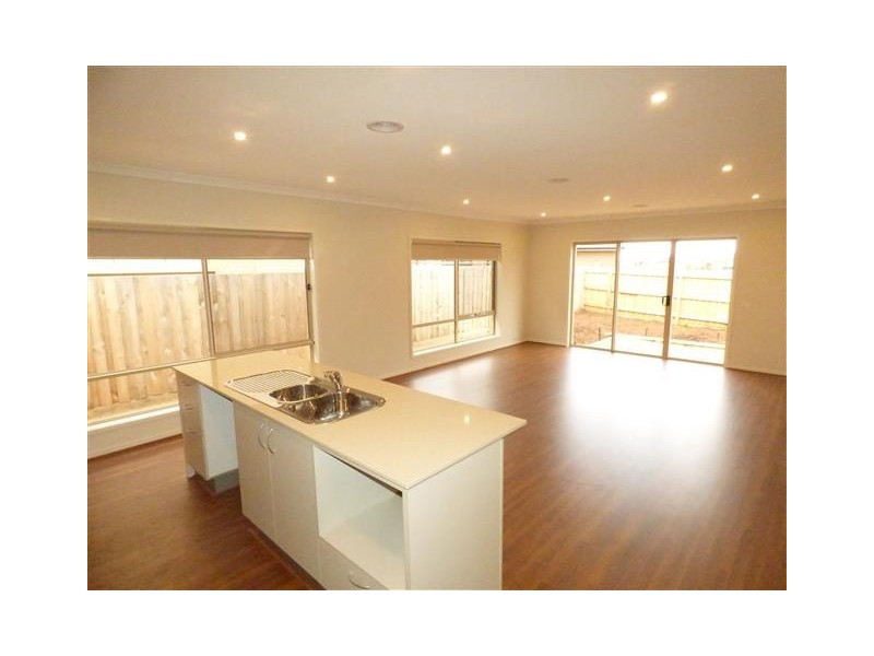 25 Whisper Boulevard, Point Cook VIC 3030