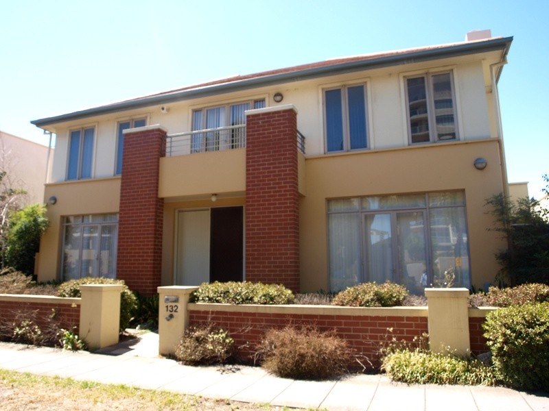 132 Beach Street, Port Melbourne VIC 3207