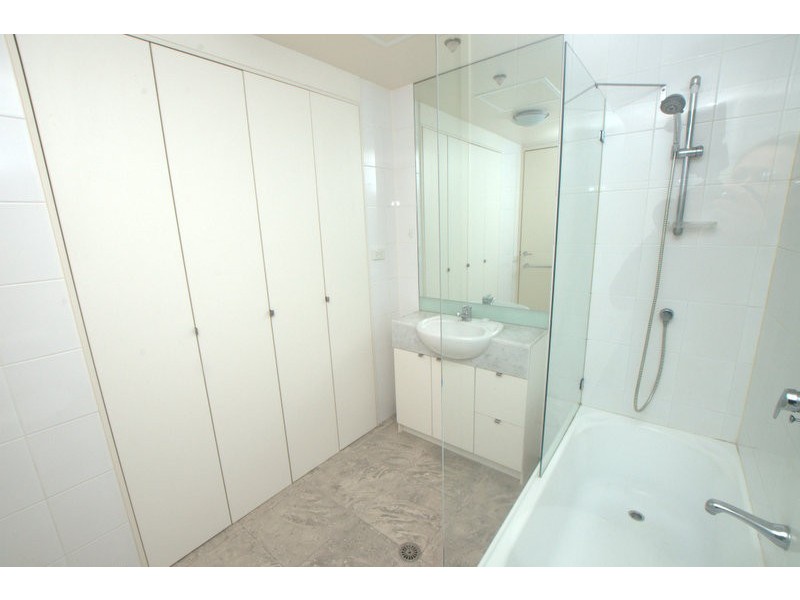 REF 23196/100 Kavanagh Street, Southbank VIC 3006