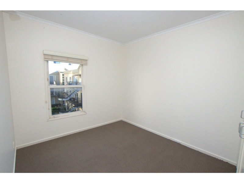 REF 33051/112 Dodds Street, Southbank VIC 3006