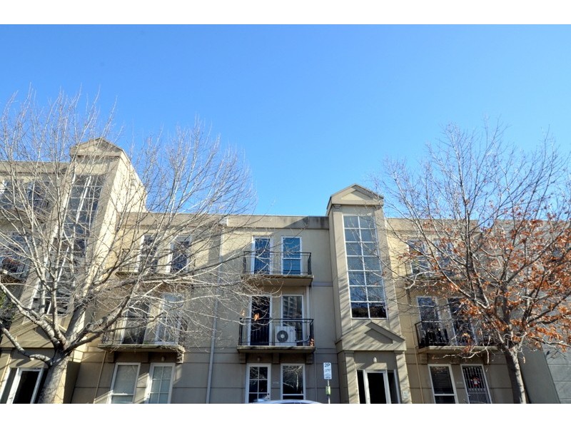 REF 33051/112 Dodds Street, Southbank VIC 3006