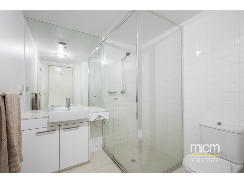 1802/100 Harbour Esplanade, Docklands VIC 3008