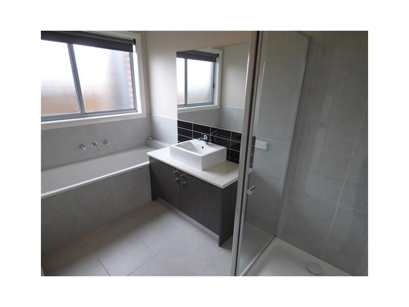 7 Treeleaf Avenue, Point Cook VIC 3030