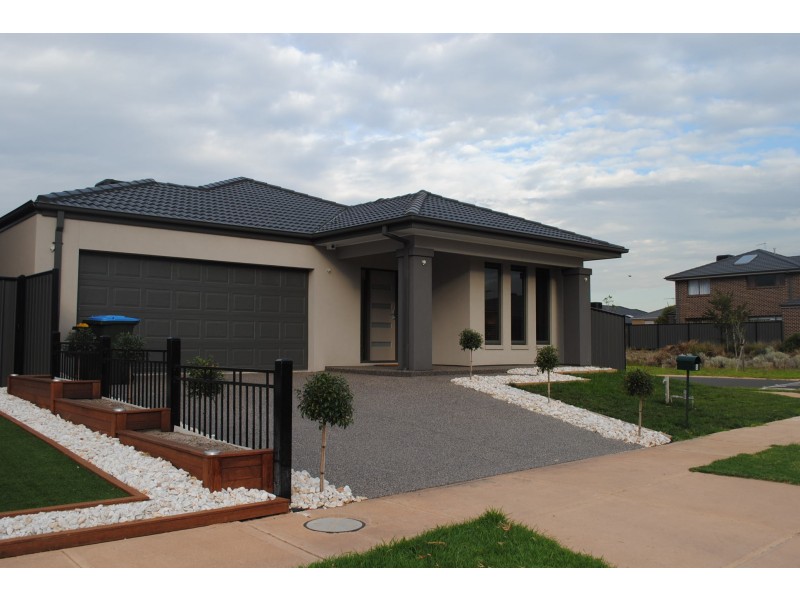 5 Pearce Circuit, Point Cook VIC 3030
