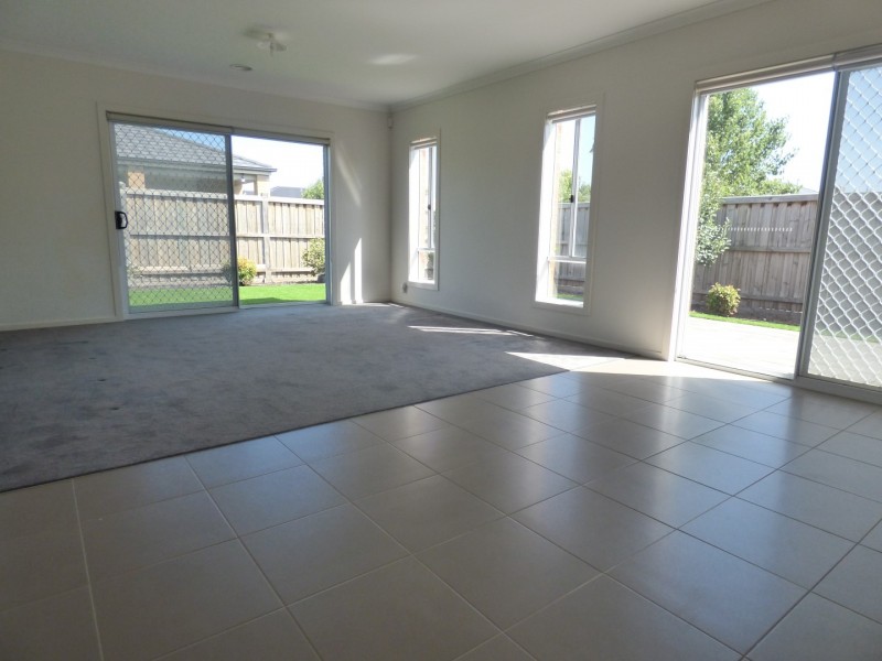 16 Grandpark Circuit, Point Cook VIC 3030