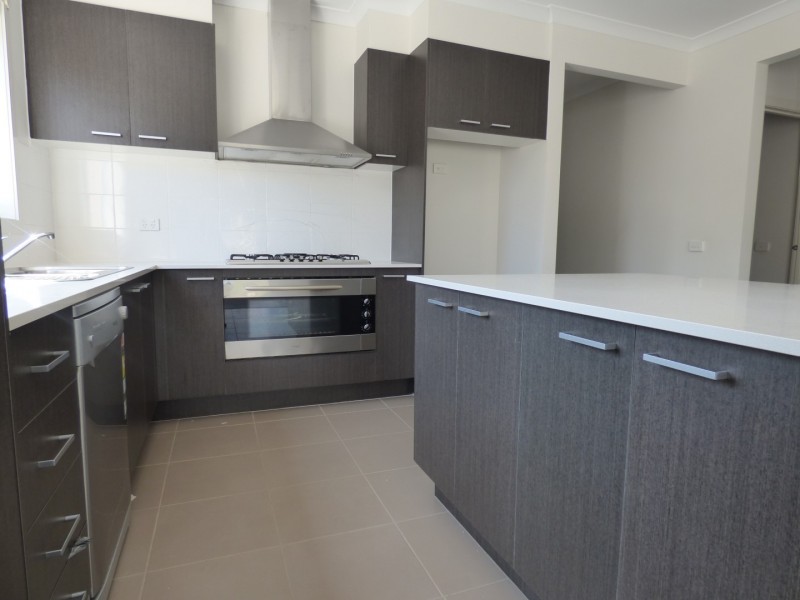 16 Grandpark Circuit, Point Cook VIC 3030