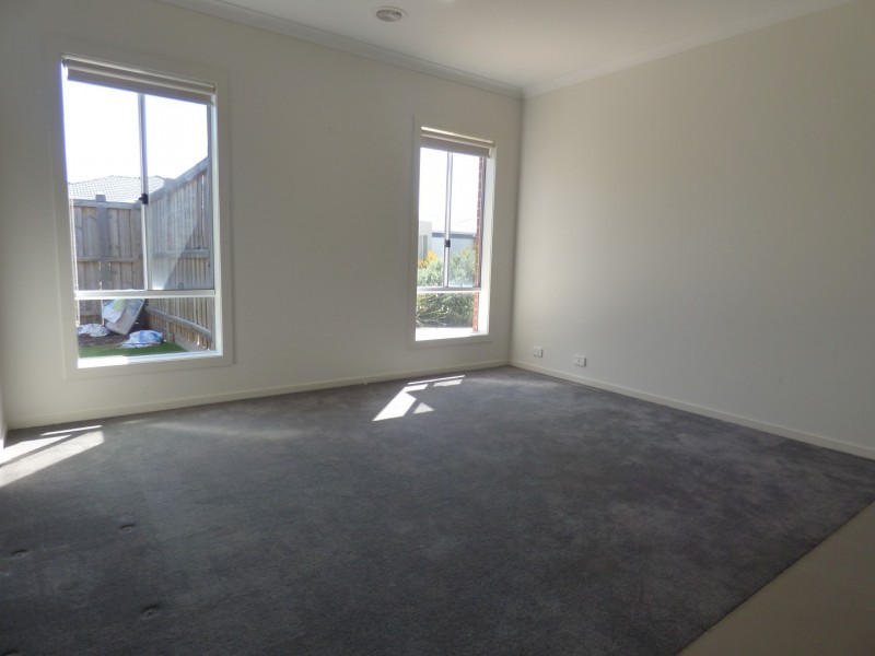 16 Grandpark Circuit, Point Cook VIC 3030