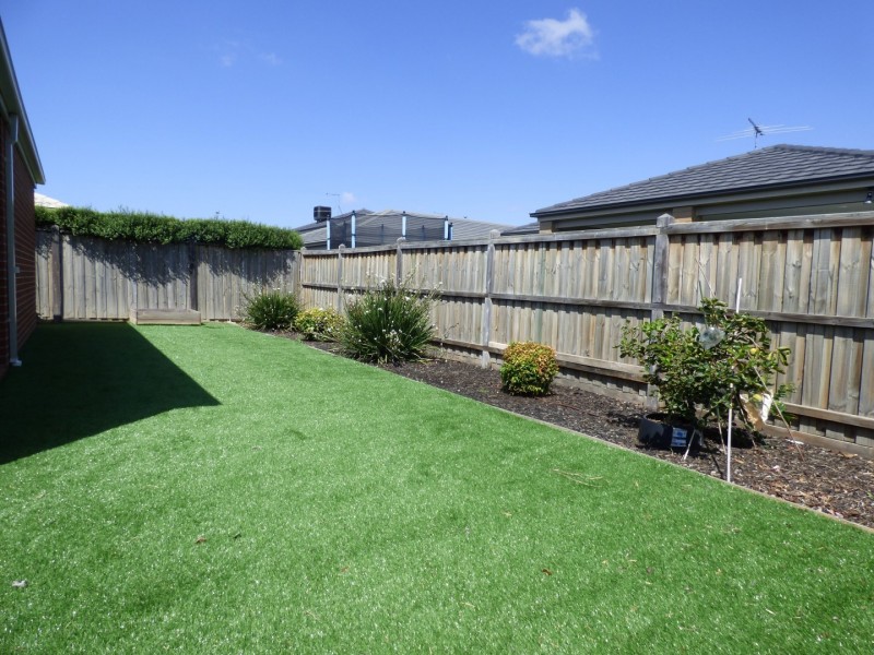16 Grandpark Circuit, Point Cook VIC 3030