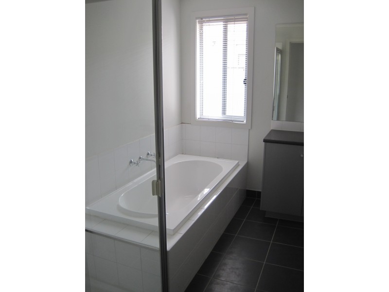 15 Foleys Road, Deer Park VIC 3023