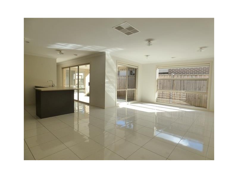 13A Bribie Way, Point Cook VIC 3030