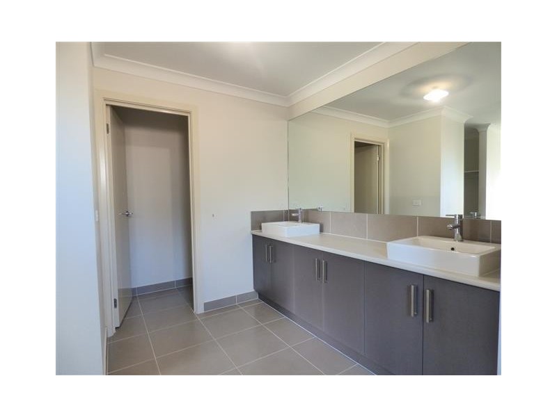 13A Bribie Way, Point Cook VIC 3030