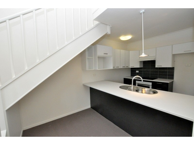 REF 43051/112 Dodds Street, South Melbourne VIC 3205