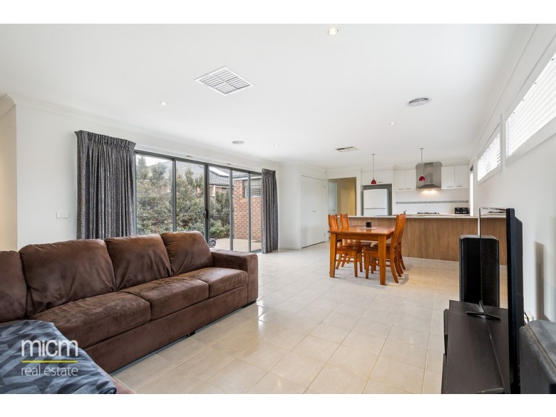 11 Foxall Walk, Point Cook VIC 3030