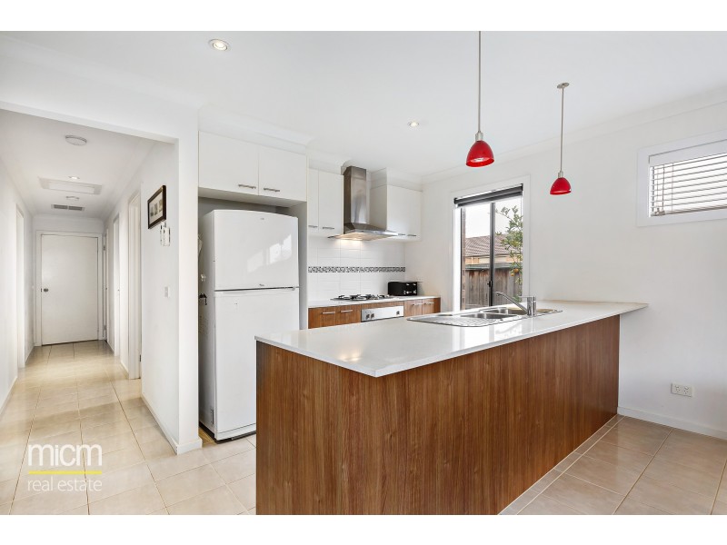 11 Foxall Walk, Point Cook VIC 3030