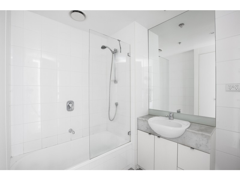 REF 23297/173 City Road, Southbank VIC 3006