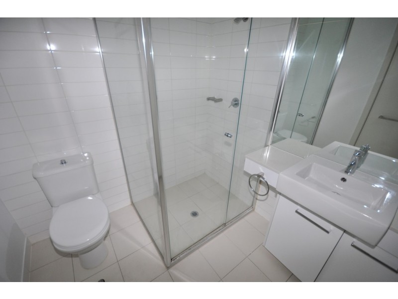 2510B/100 Harbour Esplanade, Docklands VIC 3008