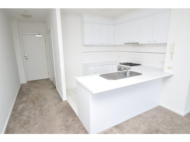 REF 23301/79 Whiteman Street, Southbank VIC 3006
