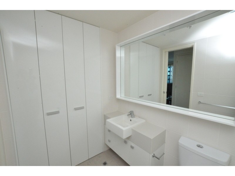 REF 23303/180 City Road, Southbank VIC 3006